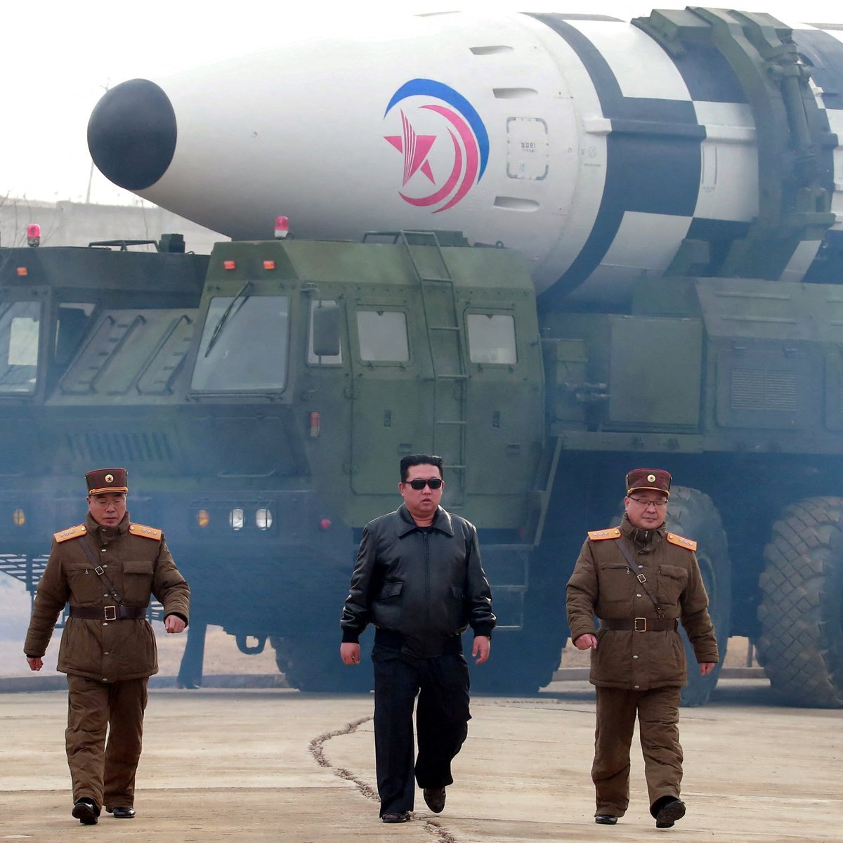 Cant Trump send one rocket to N. Korea by mistake. I want to see something🙈