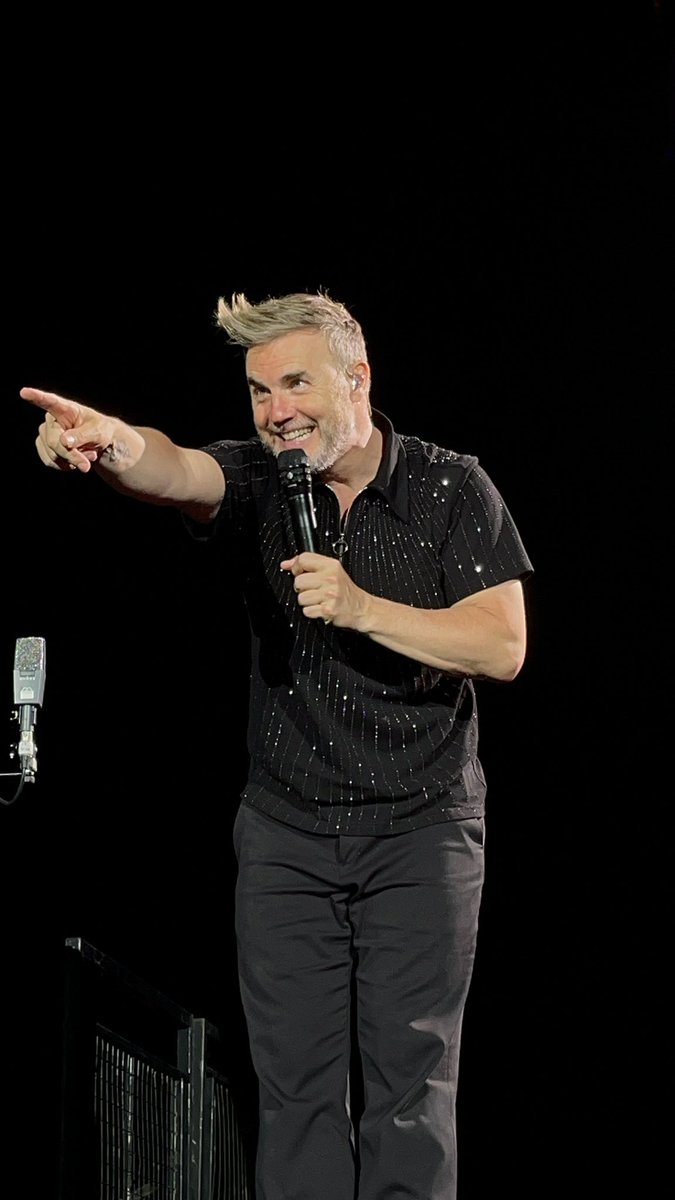 bec_giddy's tweet photo. @GaryBarlow Just love this photo of you! You look so happy! ❤️ #Quiff https://t.co/bqBF7M54TK