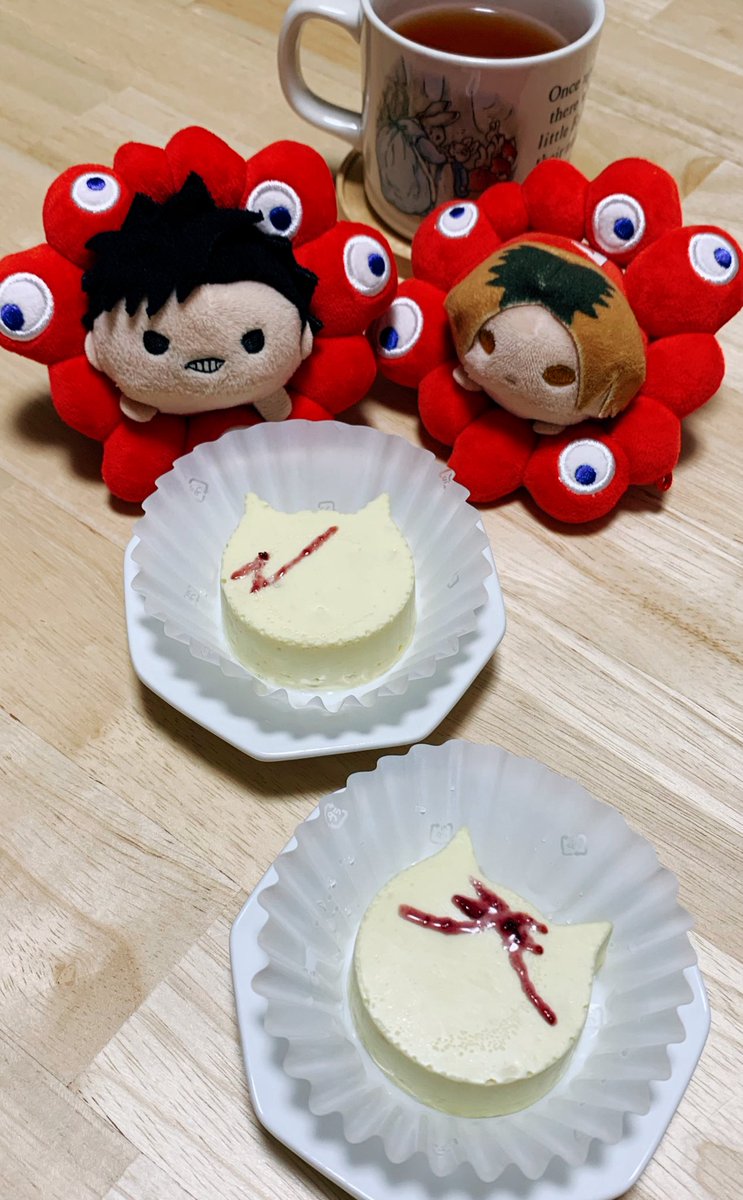 チーズケーキ美味しかった！
パッケージ本当に可愛い😿

ブルーベリージャムでちょっと描いた😽
ねこねこにゃんチー🐾
ありがとうございます😽
 #カラスとネコの調理ジッシュー