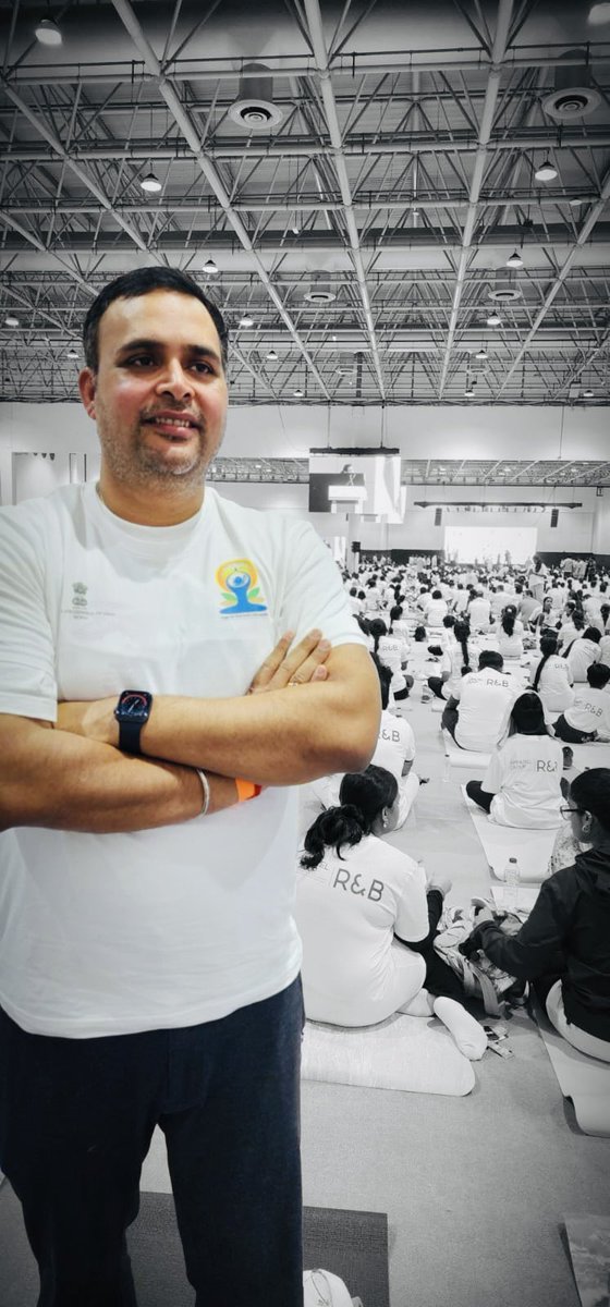 mishraved's tweet photo. 🧘‍♀️ अंतरराष्ट्रीय योग दिवस की शुभकामनाएं!
योग केवल व्यायाम नहीं, आत्म-अनुशासन और आत्मबोध की ओर एक यात्रा है।
आइए, तन-मन और आत्मा को जोड़ने की इस प्राचीन विद्या को अपनाएं।
#अंतरराष्ट्रीययोगदिवस #YogaForHumanity #YogaDay2025 🌿 https://t.co/wNlvluSEQI