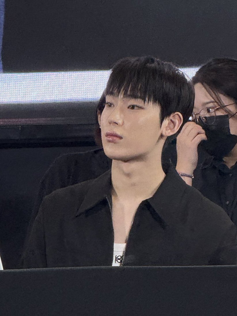 หล่อมาก ได้อยู่ต่อหน้ากุต้องเหลวตายตรงนั้น โซ่เรียกคนมาเก็บศพพี่ด้วย