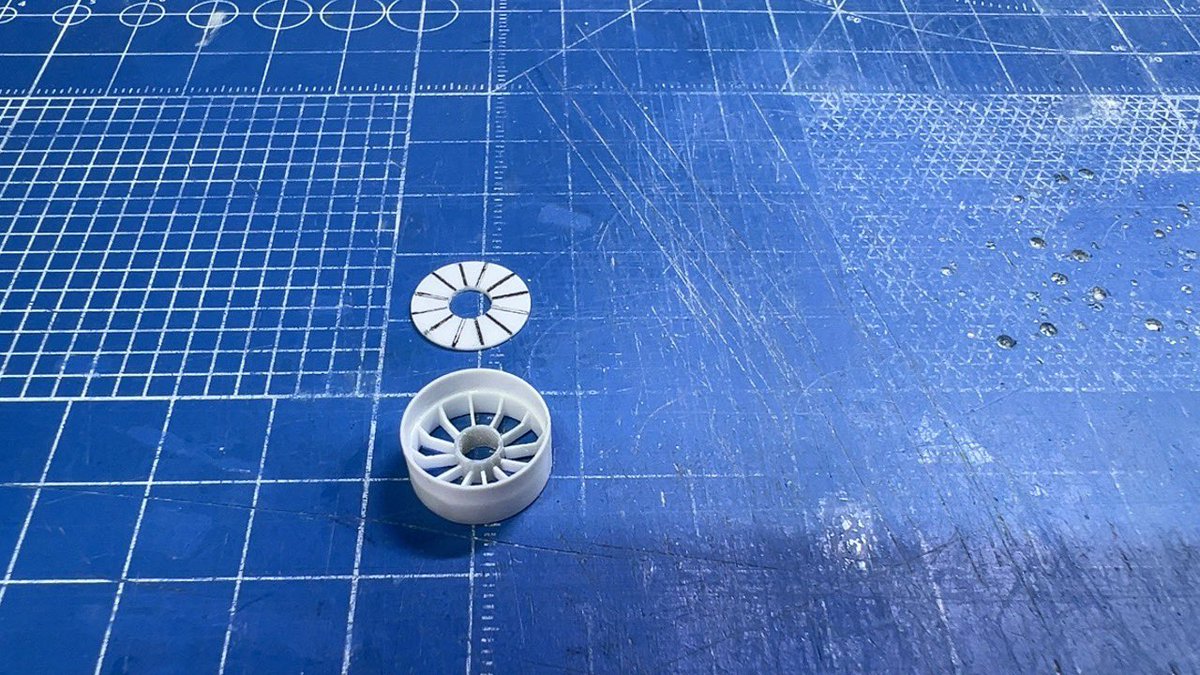 GillesV27t's tweet image. エンジンノズルの中やってました。エンジン外装付けるまでにもうちょい手を入れますけど、とりあえずLED光源が見えないようにするパーツまではなんとか。手がかかる作業が続くw
#144theghost #ghostphantomII #scratchbuild