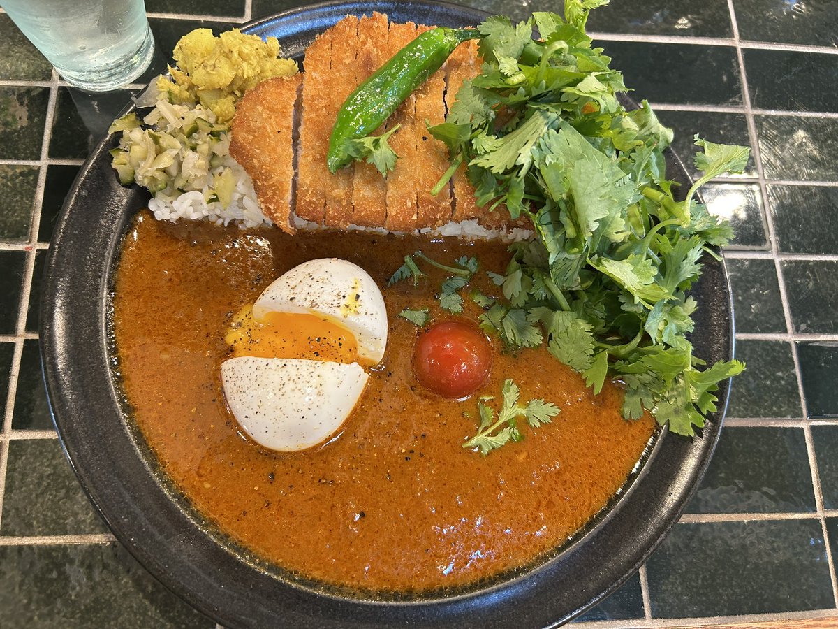 eatingdrinking's tweet photo. スパイスカツカレーをもっと気軽に食べれるようになったら良いなー！

#スパイスカレー
#カツカレー https://t.co/vbi8fkbARl
