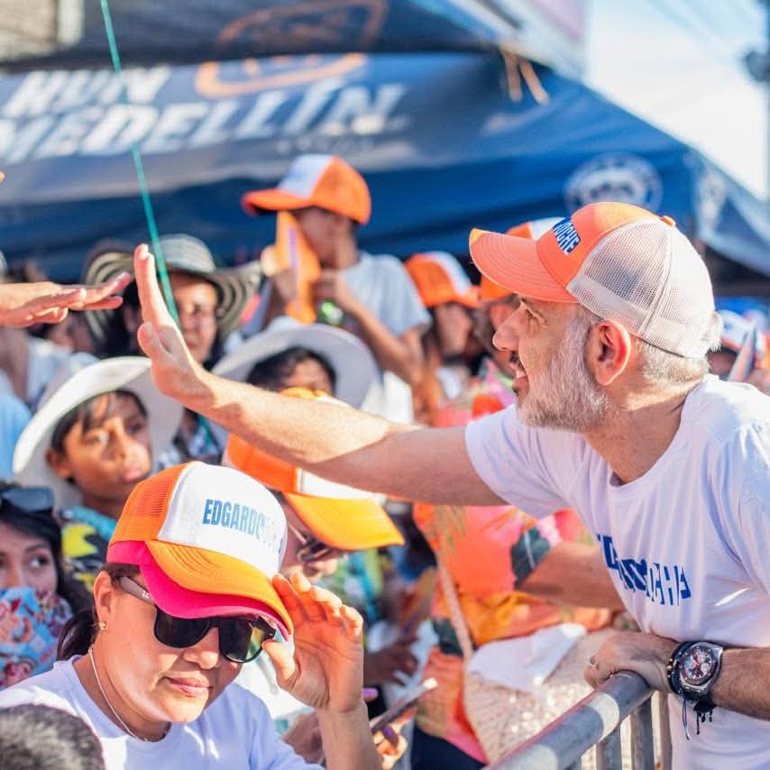 Carlos Peña (@carlospelcholo) on Twitter photo Hoy termina la versión 63 de la Feria Nacional de la Ganadería en Montería, y uno de los candidatos al congreso q se le vió más activo fue <a href="/EdgardoEspitia/">Edgardo Espitia</a>. Ahí lo vemos #DandoFuete en pleno desfile de estas fiestas. #DandoLidia Hoy termina la versión 63 de la Feria Nacional de la Ganadería en Montería, y uno de los candidatos al congreso q se le vió más activo fue <a href="/EdgardoEspitia/">Edgardo Espitia</a>. Ahí lo vemos #DandoFuete en pleno desfile de estas fiestas. #DandoLidia
