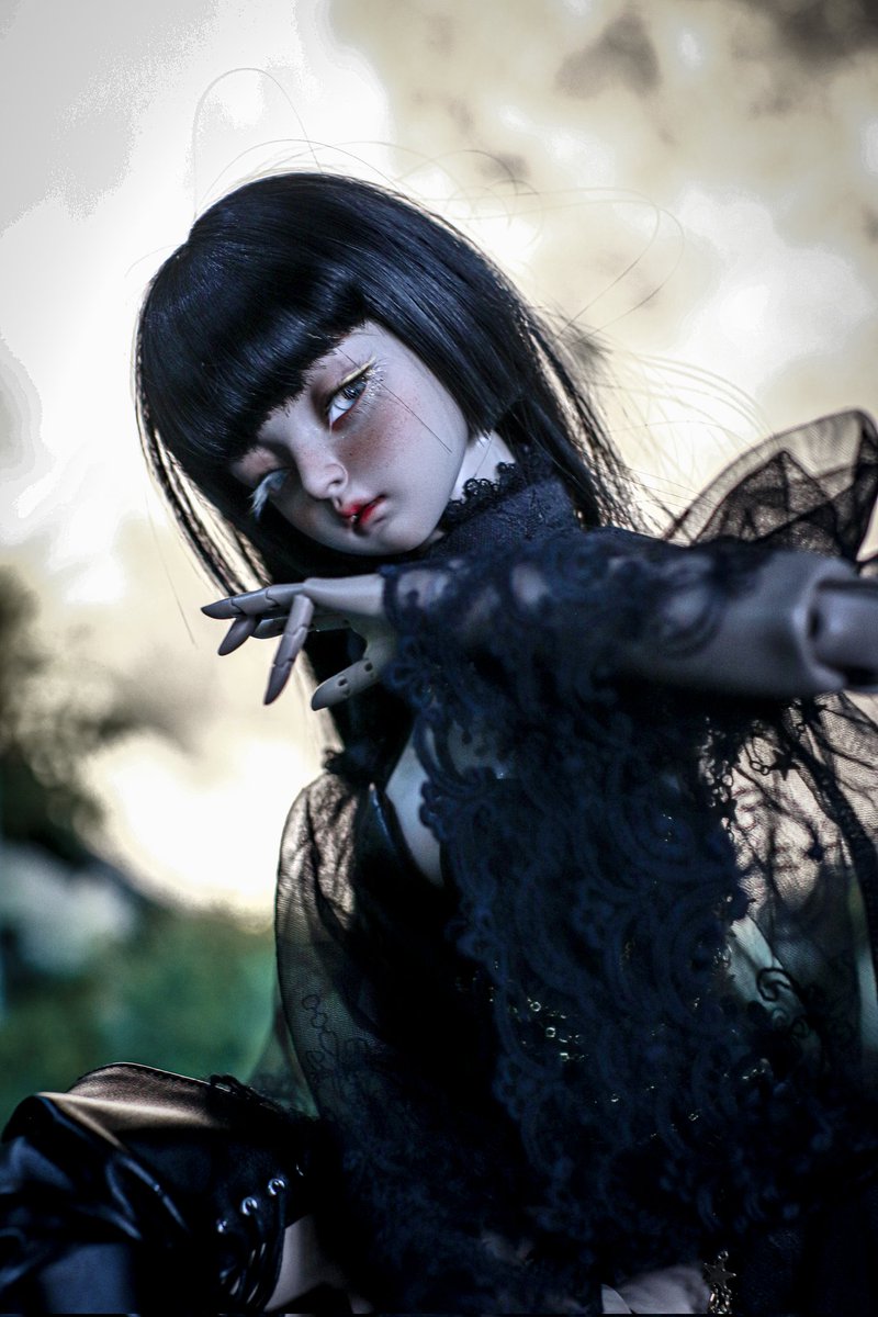 겁을 먹은 너의 귀에 대고 밤을 새워 노래 부르리라