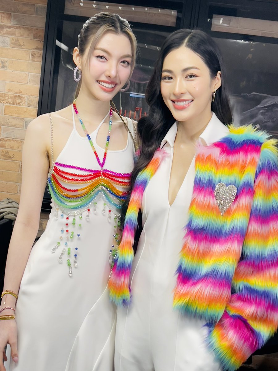 หม่ามี้ &amp; หม่าม้าอาบู ชิคเก้น คอง 
พร้อมเจอทุกคนแล้วค่า

LINGORM SMOOTHE MEET
#LingOrmProudToBeSmoothE
#SmoothExLingOrm