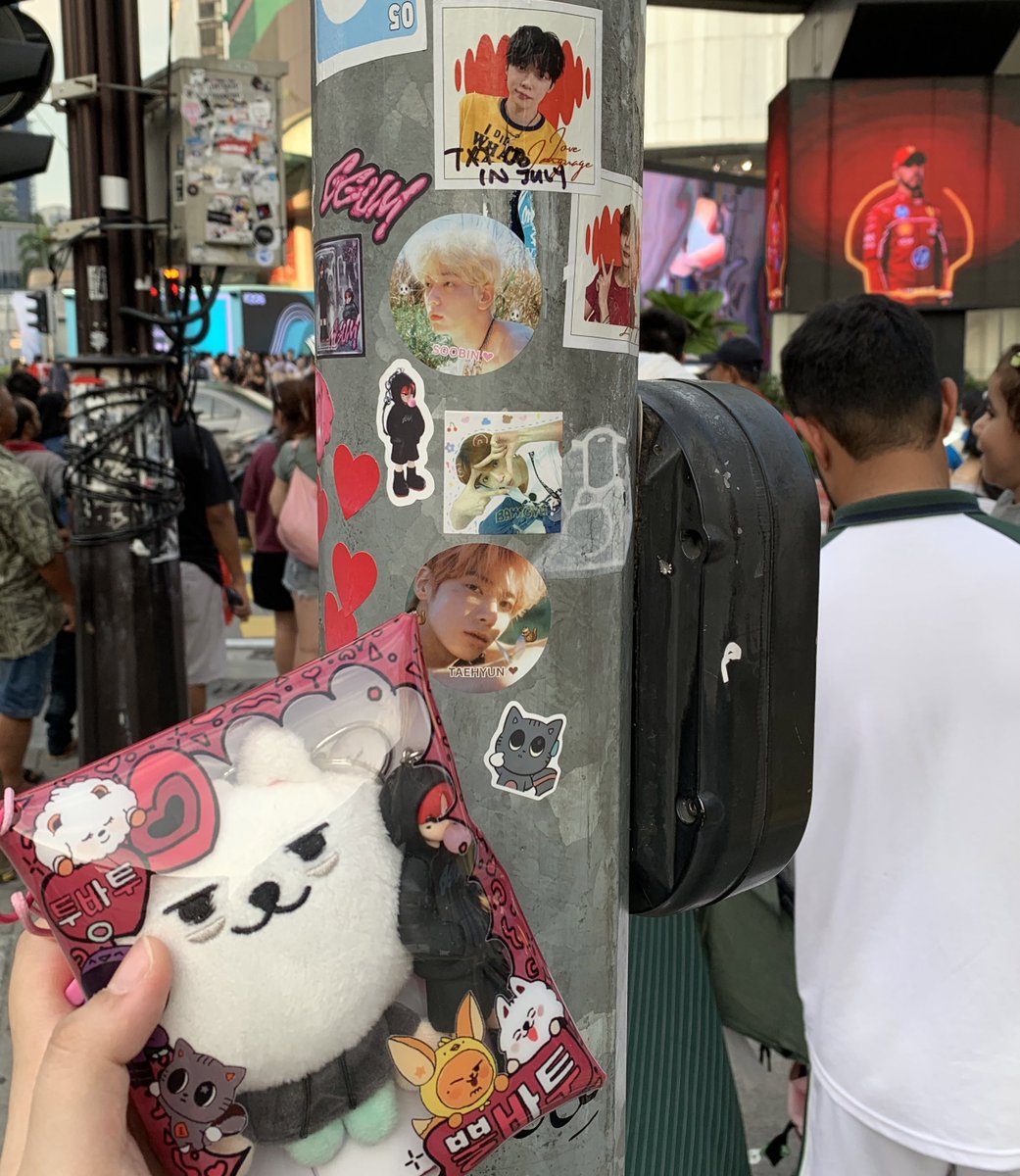 added one dagonyang to the collection at moa pole in bb! :3