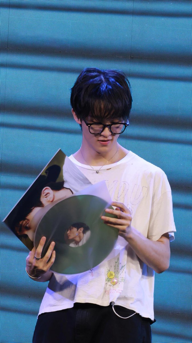 Mark and his The Firstfruit LP from a fan ㅠㅠ