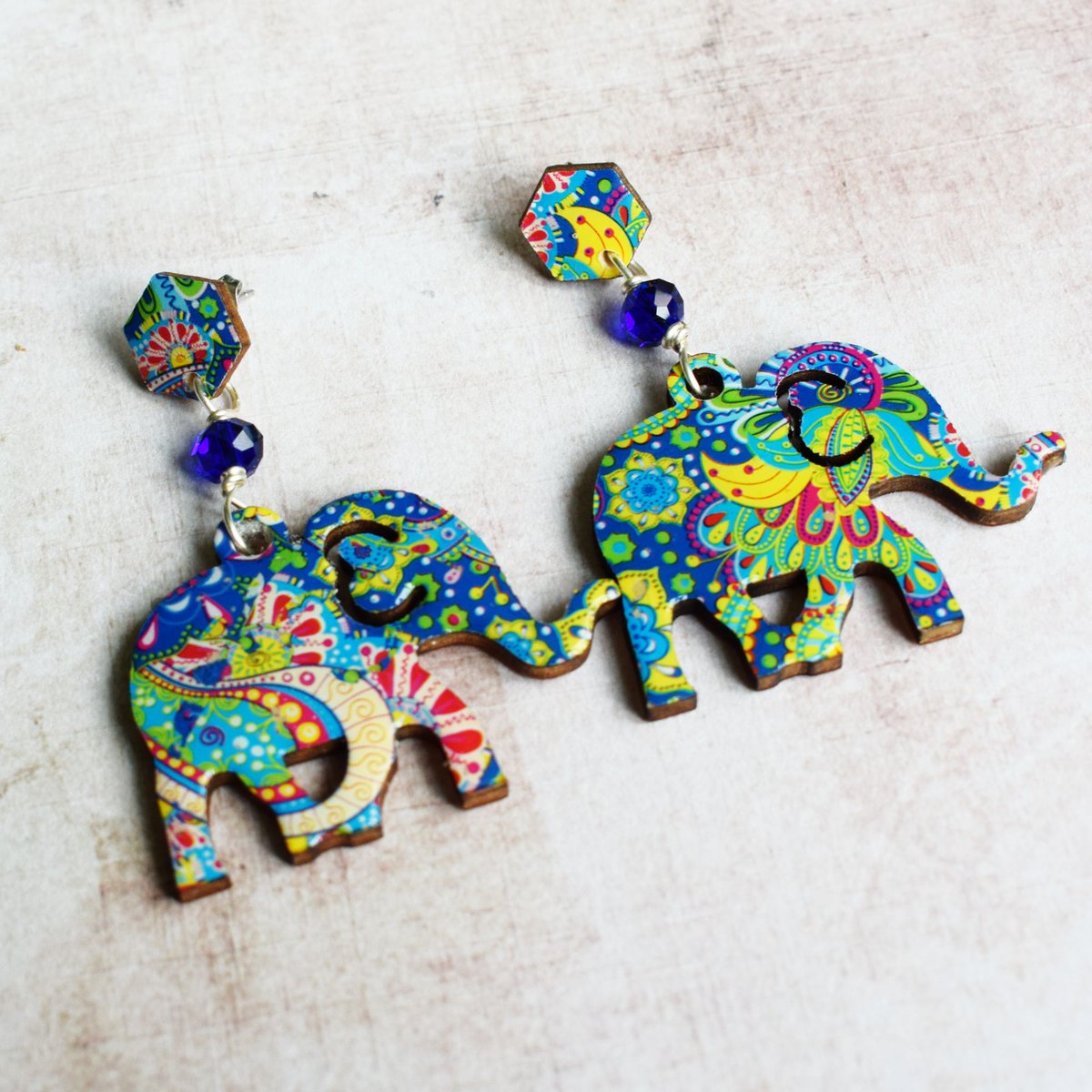 SarahDaisyBlue's tweet photo. These elephant earrings with paisley prints have a great retro/boho feel to them!

#elephants #boho #retro #earrings

https://t.co/EqdW0CoPQJ https://t.co/jHJMUxHSgC