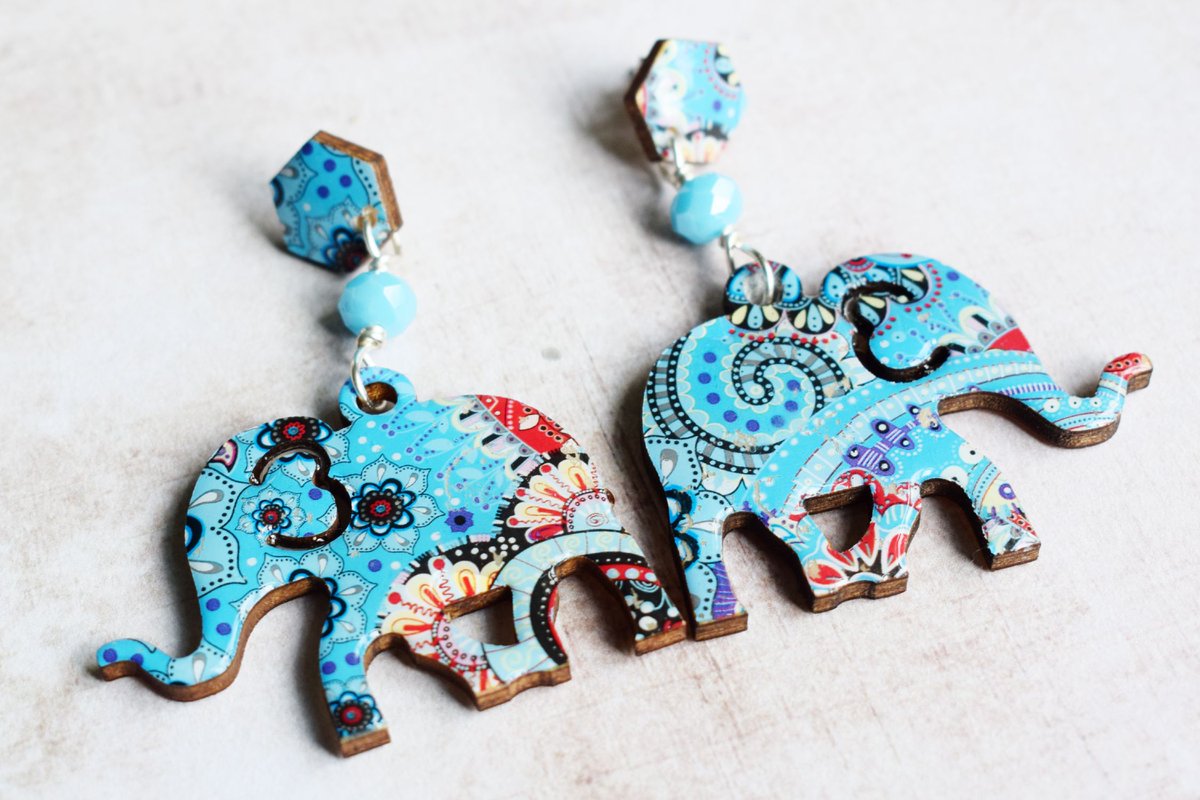 SarahDaisyBlue's tweet photo. These elephant earrings with paisley prints have a great retro/boho feel to them!

#elephants #boho #retro #earrings

https://t.co/EqdW0CoPQJ https://t.co/jHJMUxHSgC