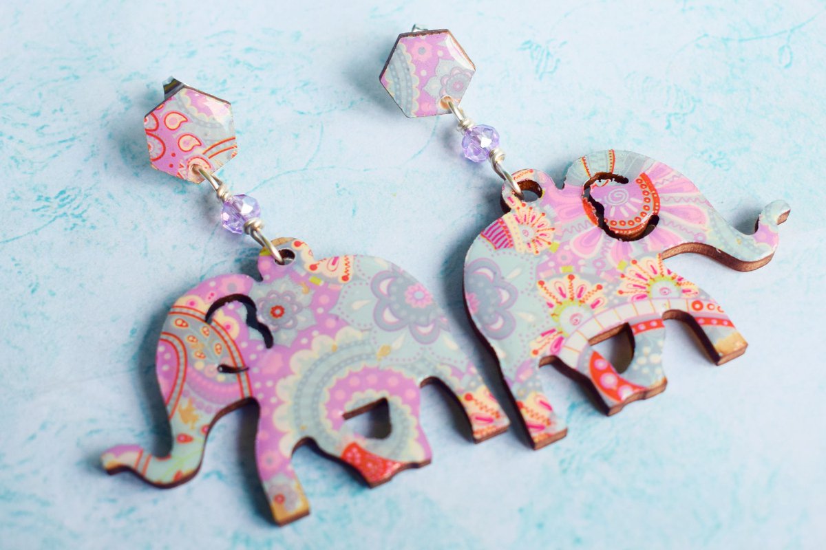 SarahDaisyBlue's tweet photo. These elephant earrings with paisley prints have a great retro/boho feel to them!

#elephants #boho #retro #earrings

https://t.co/EqdW0CoPQJ https://t.co/jHJMUxHSgC