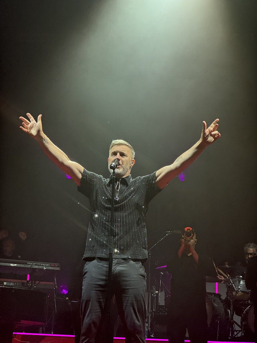 <a href="/GaryBarlow/">Gary Barlow</a> Thank you so much for our shout at <a href="/TheEdenSessions/">Eden Sessions</a>, it means more than you’ll ever know! The Westcountry Wonders had the greatest day! 
<a href="/malardy/">⫩ WestCountryWonderMary ⫩</a>, <a href="/lindseyforster2/">🎶Lindsey⫩Forster🎶</a>, <a href="/clarebidgood/">Clare Fenwick</a>, <a href="/SonjaKCooper/">WestcountryWonder SonjaKCooper</a>, <a href="/helentiplady/">Helen Tiplady</a>, <a href="/sarsar1973/">GarysWestcountryWonderSarah💙❤💛💚💜</a>