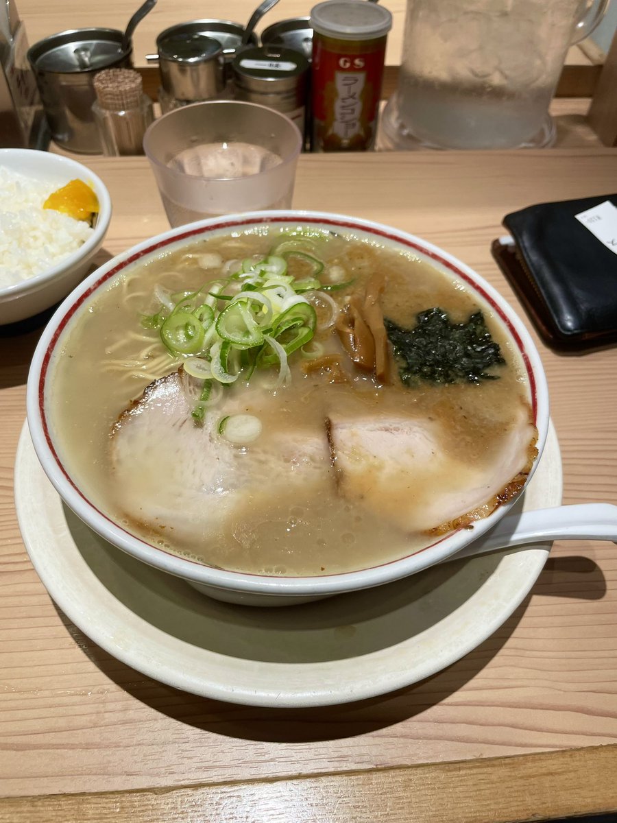 HARIO0316's tweet photo. 東京駅のラーメン https://t.co/umkLCojFHU