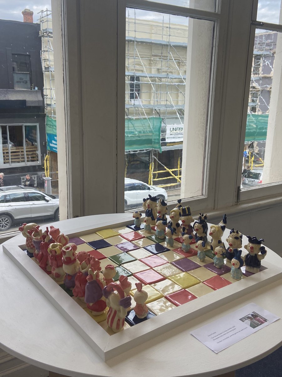 unnart2920's tweet photo. สวัสดีค่า 
เราอันนา เป็น ceramicists อยู่ปีสามใกล้เรียนจบแล้วเลยสร้างแอคนี้มาแชร์ผลงานเผื่อมีใครอยาก commission เรา ฝากติดตามผลงานด้วยนะคะ🥹 #art #sculpture #งานปั้น #clayart #ดินปั้น https://t.co/GRBGUnQt6g