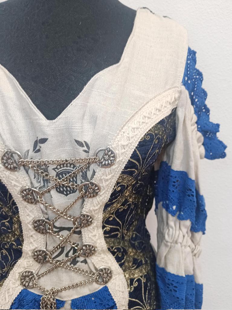 Sale in our #etsystore Rare Vintage pieces
chumbyfashion.etsy.com/listing/188520…