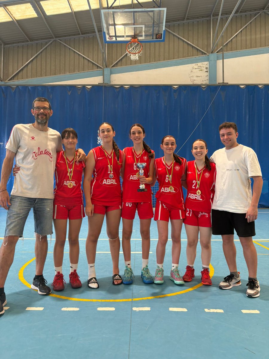 Nuestros equipos femeninos infantiles se coronan campeones del torneo 3x3 Pontumio en las categorías Infantil A y B
Un logro enorme para nuestras jugadoras que dan el salto a Cadete y para las que empezarán su aventura en la Liga Gallega el próximo año. 💪🏼