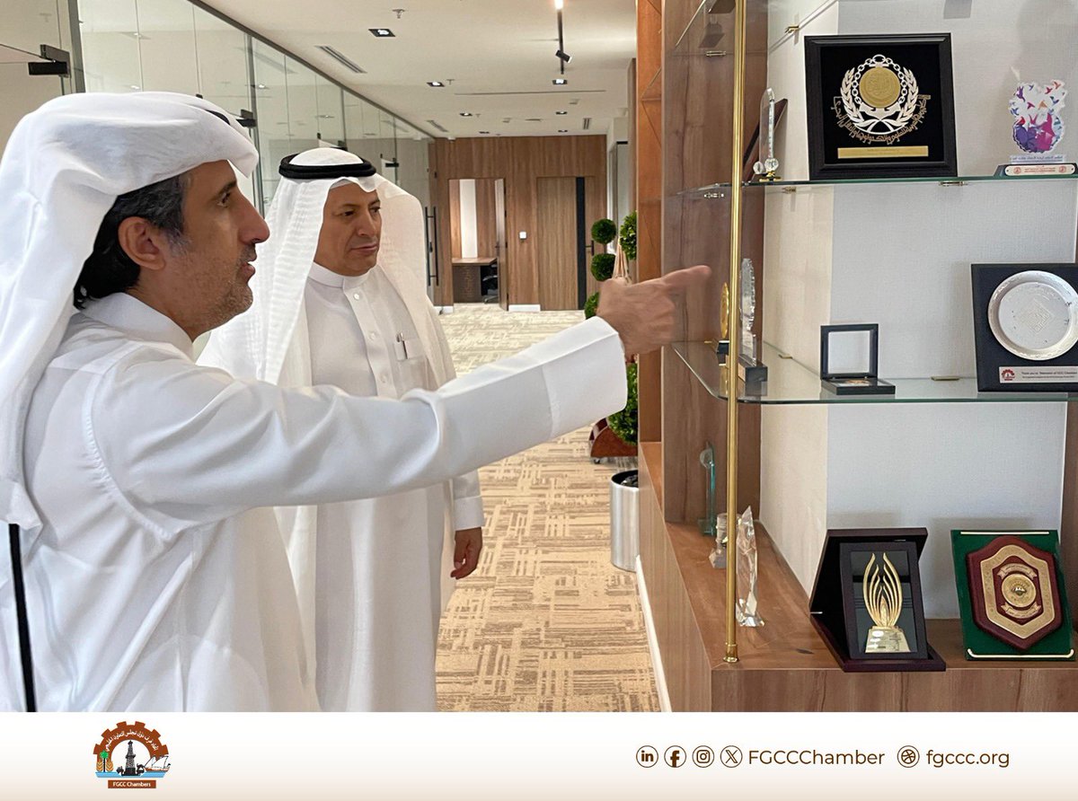 رئيس #اتحاد_الغرف_السعودية النائب الأول لرئيس #اتحاد_الغرف_الخليجية أ. حسن بن معجب الحويزي يزور مقر الاتحاد الجديد وكان في استقباله الأمين العام سعادة أ. صالح بن حمد الشرقي ، وتم خلال الزيارة مناقشة أبرز  سبل تطوير أداء الاتحاد في خدمة القطاع الخاص الخليجي