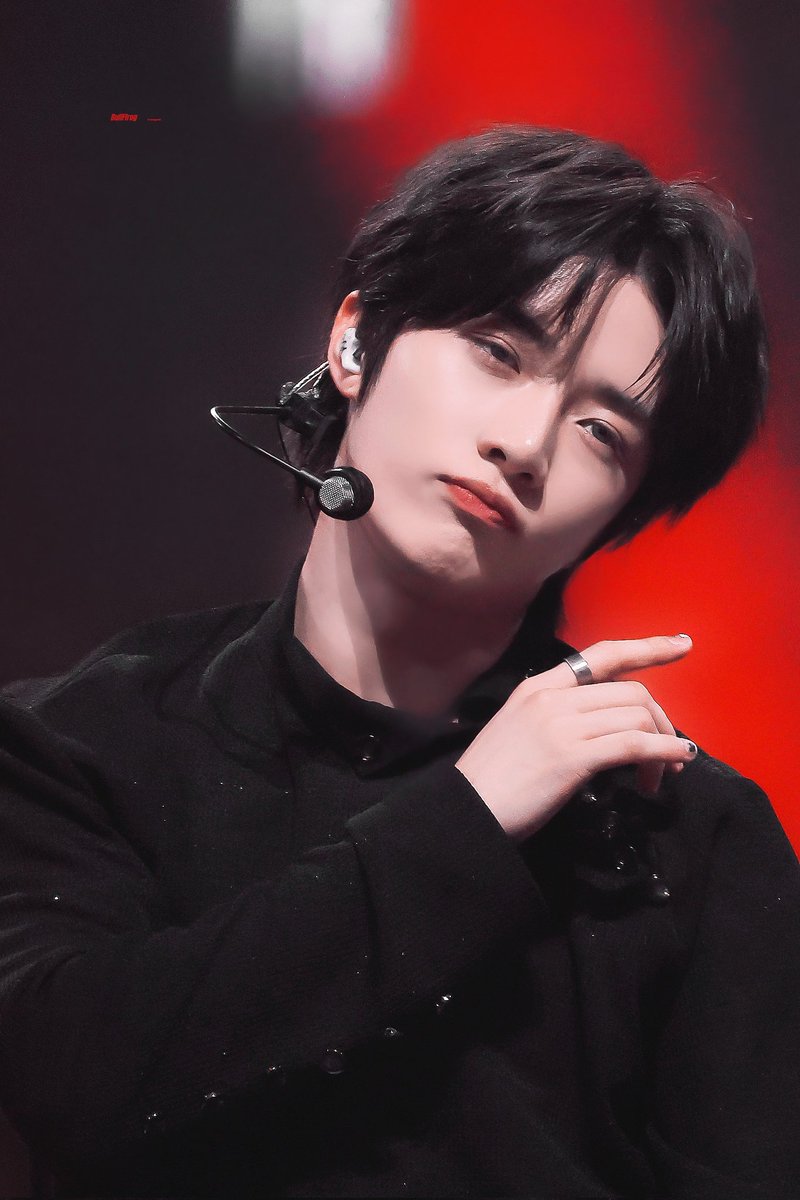 250621 서가대
𝐋𝐨𝐯𝐞 𝐋𝐚𝐧𝐠𝐮𝐚𝐠𝐞❤️🖤
#투모로우바이투게더  #TXT_BEOMGYU #TXT_범규 #TOMORROW_X_TOGETHER 
#범규 #BEOMGYU #ボムギュ
