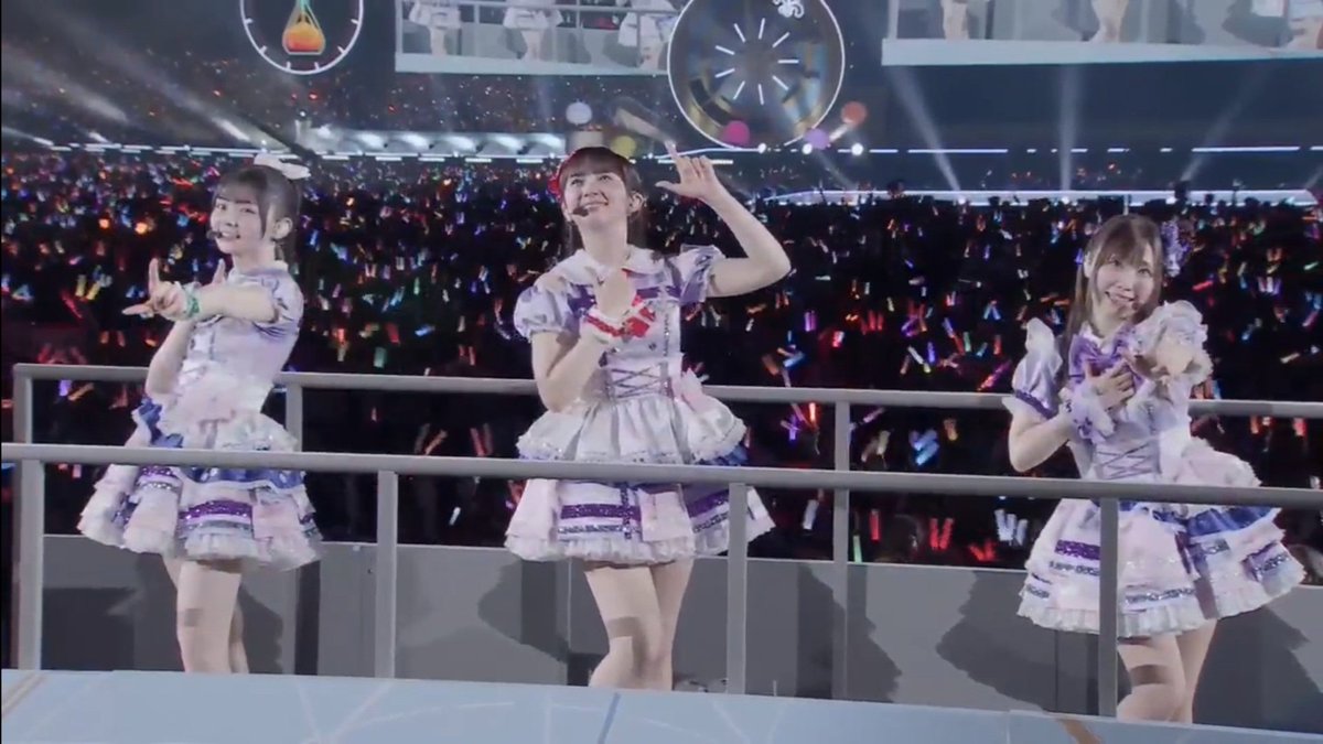 No Context Love Live tweet media