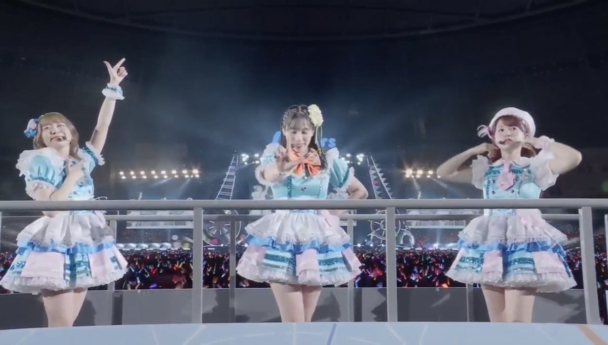 No Context Love Live tweet media