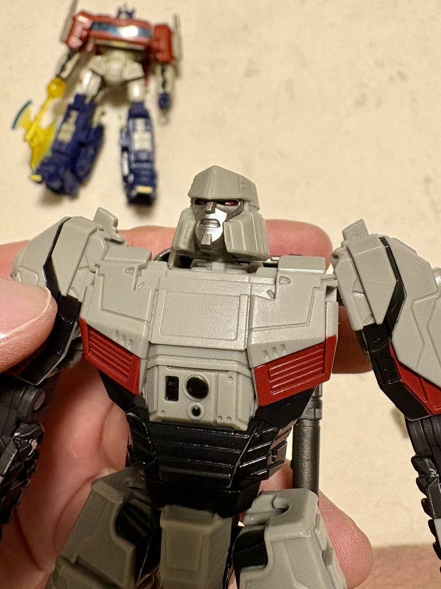 Emane_repaint's tweet photo. 今回も素晴らしい
痒かったところをボリボリ掻いてくれた
目の塗装もした
メガはいい感じにできた
オプの目なんか…コレジャナイ感…
#Transformers 
#DNAdesign https://t.co/u8fVeF6iuW
