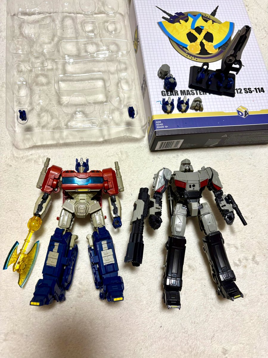 Emane_repaint's tweet photo. 今回も素晴らしい
痒かったところをボリボリ掻いてくれた
目の塗装もした
メガはいい感じにできた
オプの目なんか…コレジャナイ感…
#Transformers 
#DNAdesign https://t.co/u8fVeF6iuW