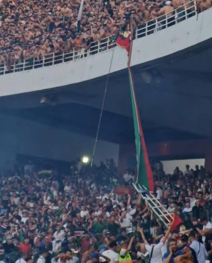 كنا أفراد جئنا من كل حدب وصوب جمعنا حب فريق واحد فصرنا أصدقاء و أصبحنا إخوة وأحباب لم يفرقنا شيء  ..
بقلب يعتصر ألما ودما وحزنا على فراق إخوتنا وأحبابنا الذيين تقاسمنا معهم الأفراح، وها نحن نتقاسم الأحزان على فراقهم وكأن جزء منا قد رحل..
رحمة الله عليكم أيها الإخوة