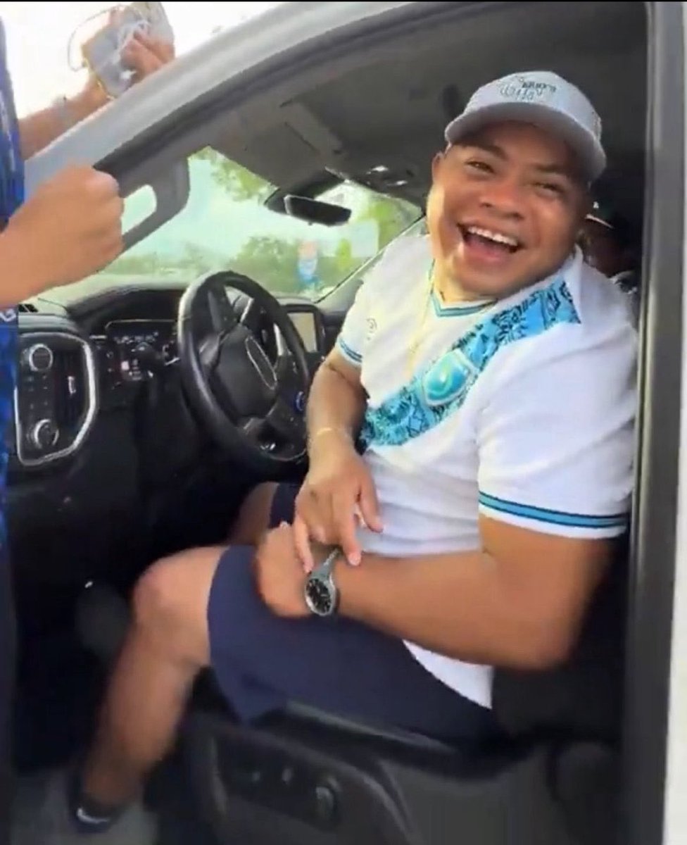 جابوا الاعلاميين والمشاهير محمولين مكفولين 
للترويج لناديهم …

بكلمتين هذا البطل دمر مشروعهم .

#علی_بابا