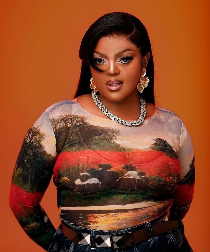 Musa_Khawula's tweet photo. DBN Gogo says having her breast reduction surgery was life changing for her. https://t.co/LizuzFbQM7