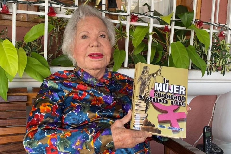 📢La abogada, académica y defensora de los derechos de las mujeres, Sonia Sgambatti ,falleció la tarde de este sábado 21 de junio, según informaron varios juristas, organizaciones políticas y de derechos humanos.