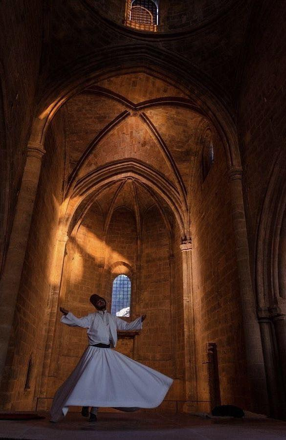 RumiArab's tweet image. الله لا يُعطيك ما تريد… بل ما تحتاج، لتعود إليه.

– جلال الدين الرومي