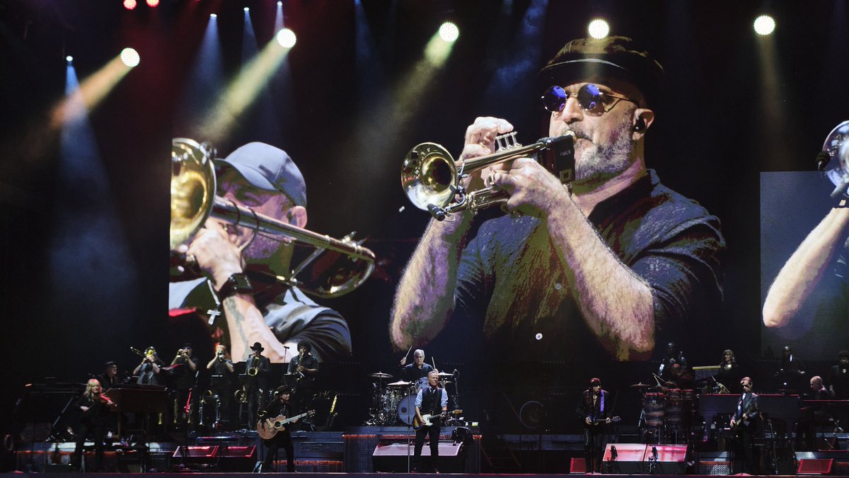 🎸 <a href="/springsteen/">Bruce Springsteen</a> 🎸