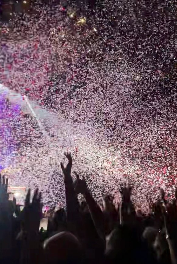 Paula ⫩ 💜🌻 tweet media