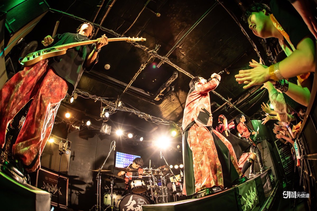 twilight___'s tweet photo. 【🔥ありがとう横浜編🔥】

2025年6月22日(日)
夕闇に誘いし漆黒の天使達
全国ワンマンツアー
『MECHA MECHA JAPAN TOUR』

📍F.A.D YOKOHAMA 

横浜編大盛り上がりでした✌️
ありがとうございました❗️

本日のライブはどうでしたか？😊

✍️ライブの感想はハッシュタグ
#MECHAMECHAJAPAN
#夕闇に誘いし漆黒の天使達
を付けてツイートしてください👀🔥

次は来月福岡編もよろしくお願いしま〜す❗️❤️‍🔥

#MECHAMECHAJAPAN 
#夕闇に誘いし漆黒の天使達

📸@nozomeeeeee