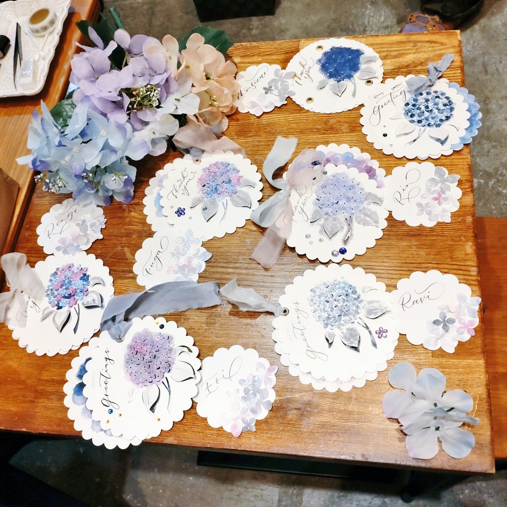 WS参加者と先生が作った紫陽花のグリーティングカード
全員、使ってるのは主催のsoweluさんオリジナルインク6色で同じなのにこんなに違いが出るの面白いよね
私が作ったのは帰ったらツリーに繋げる