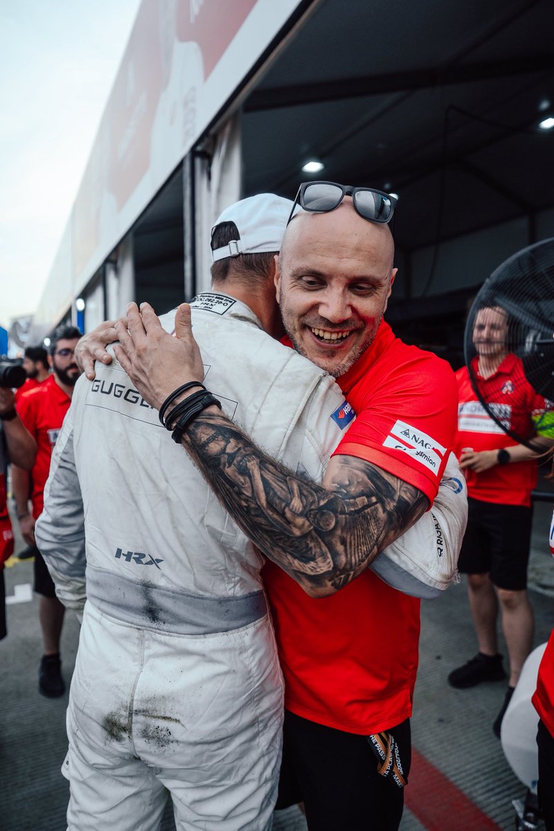 nico_mueller's tweet image. Terima kasih Jakarta - thank you Indonesia 🙏🏻🏆
4 races to go this season, let’s do this team 👊🏻⚡️
#nm51 #fullpull #andretti #formulae #jakarta