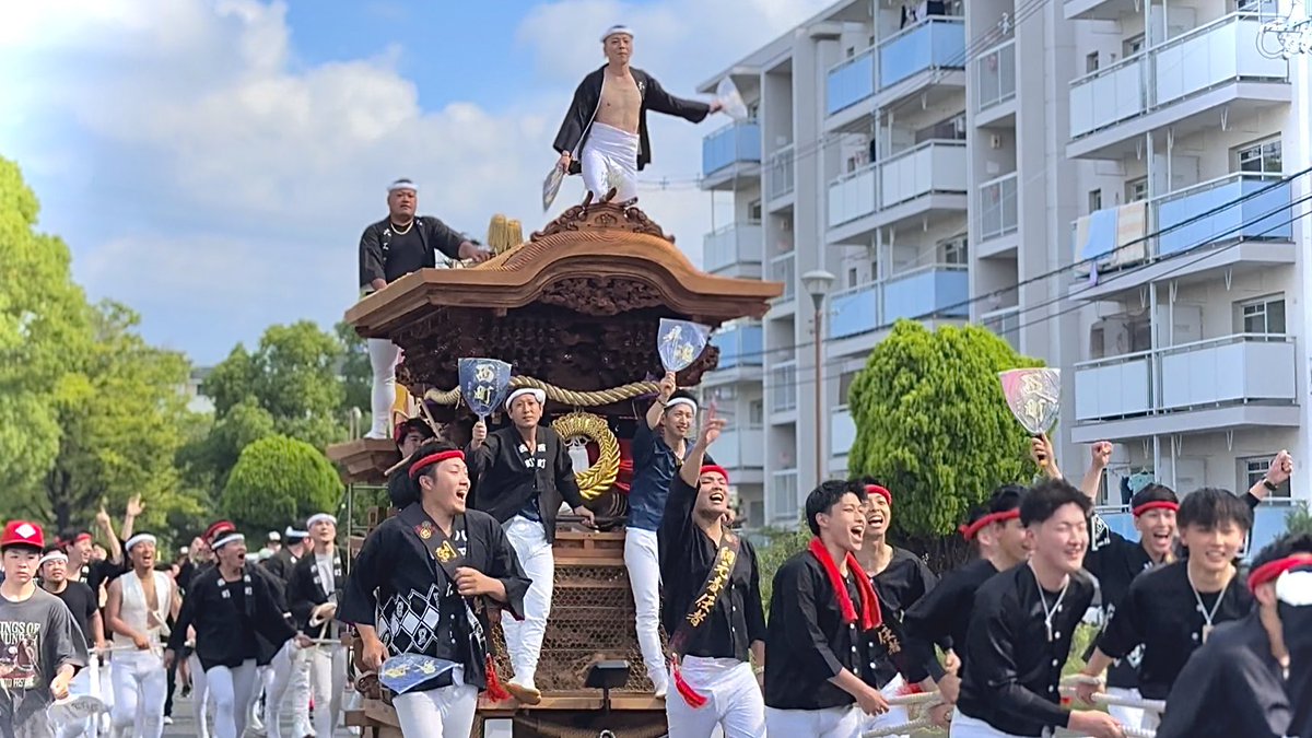 nowi_yawflat's tweet photo. 令和7年6月21日

八田西町　最後の祭り
お別れ曳行を見物させていただきました。
⬇️
https://t.co/jYAf7sSIwJ
令和に幕を閉じる、終わるという、
悲しい現実ですが、
彼らの笑顔は、これこそが村祭り！！
最後に最高の祭りを魅せてくれました。
#八田西町
#お別れ曳行
#昇魂式
#だんじり
@danjirinisi https://t.co/lZUlFsdtNv