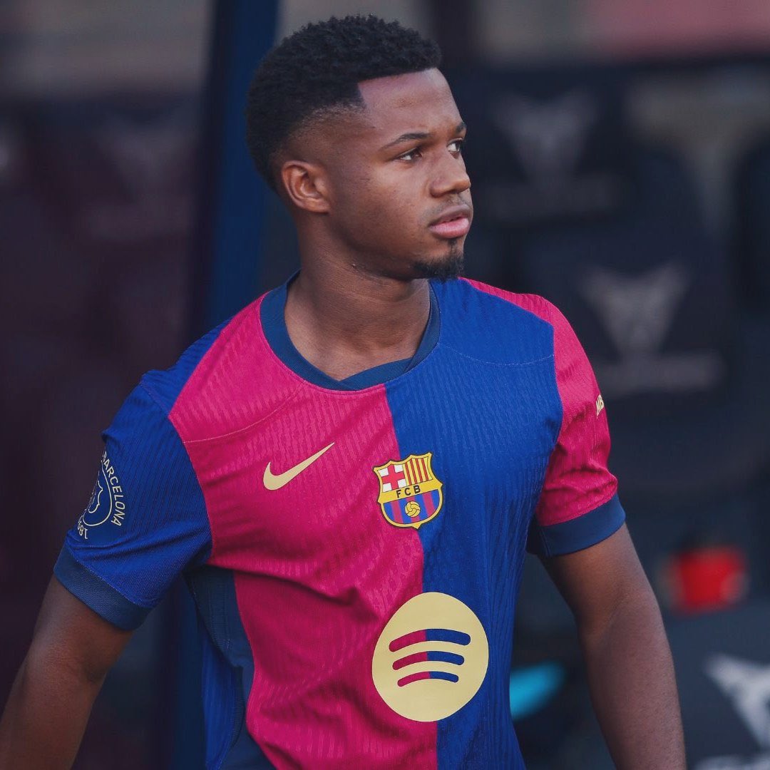 🚨 Barça director Deco confirms Ansu Fati’s imminent exit: “With his age and career, Ansu Fati can't stay without playing”.

“If he leaves, it will be on a loan. He is 23 but people talk about him like he's 30. He still has a lot to grow and learn”.
