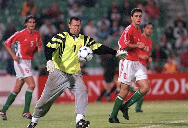 Football90s_'s tweet photo. Goalkeepers wearing jogging bottoms was a wonderful sight 😍👌🏻⚽️

#footballinthe90s #90sfootball #90sfootballshirt #goalkeeping #goalkeepers #goalkeeperlife #footballfans #manchesterunitedfc #chelseafc #coventrycity #leicestercityfc #hungarianfootball #footballshirts https://t.co/xNkEjlSHAH