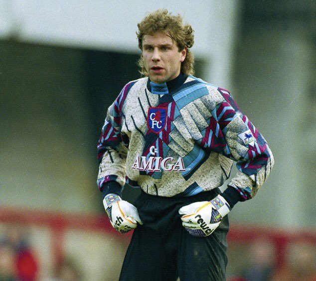 Football90s_'s tweet photo. Goalkeepers wearing jogging bottoms was a wonderful sight 😍👌🏻⚽️

#footballinthe90s #90sfootball #90sfootballshirt #goalkeeping #goalkeepers #goalkeeperlife #footballfans #manchesterunitedfc #chelseafc #coventrycity #leicestercityfc #hungarianfootball #footballshirts https://t.co/xNkEjlSHAH