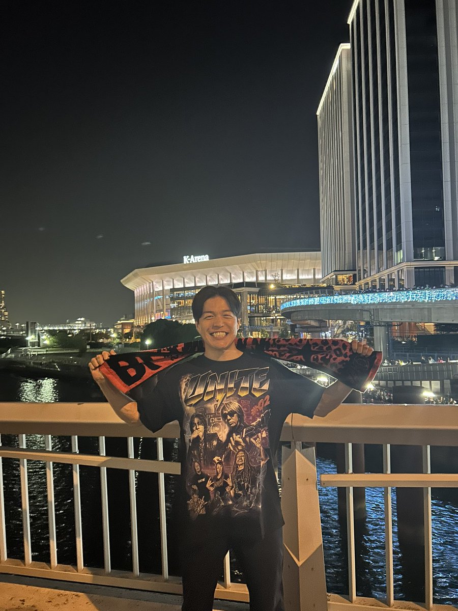 nambamasatoshi's tweet photo. B'zファンの友人の同伴で、UNITE#02いけました！今回は直前のニュースもあったので、つぶやくのをやめてましたが、お二人のお姿をみられて、ぶっ生き返りました！！明日から仕事がんばる！！！　#Bz #UNITE02  ＃ホルモンめちゃくちゃ良かった　#全てのサプライズ神すぎですわ https://t.co/uj0SNEpnJu