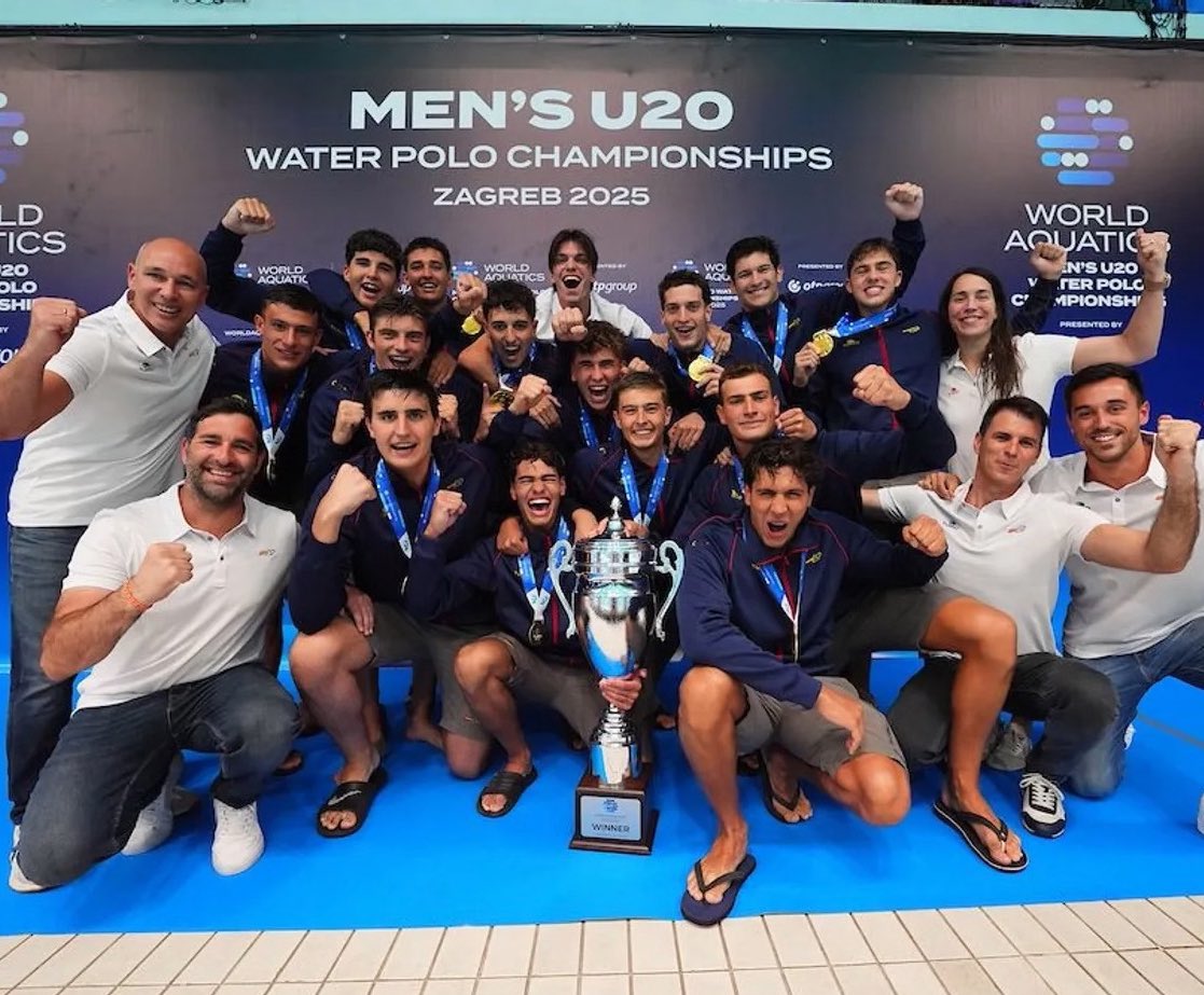Vaya 𝐂𝐀𝐌𝐏𝐄𝐎𝐍𝐄𝐄𝐄𝐄𝐄𝐄𝐒 del Mundo 🥇✨

La selección de España dio un golpe sobre la mesa. El equipo de Chus Martín se impuso en la final del Mundial Junior de Zagreb a USA

El 4️⃣ oro Junior, el último hace 3️⃣4️⃣ años

👉🏻👉🏻👉🏻n9.cl/nhbtc

#Internacional