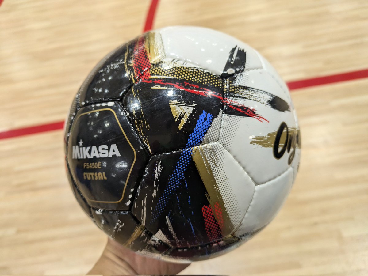 hisamatsuyoshi1's tweet photo. #メットライフ生命Ｆリーグ #メットライフ生命女子Ｆリーグ 公式試合球  #ミカサ #OrgestA（#オルゲスタ）初めて蹴った⚽️

蹴りやすい⚽️ https://t.co/FAgBahc2fS