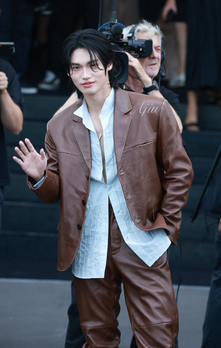 代言人来啦 好帅啊啊啊啊啊

WIN STUNNING IN PRADA

#PRADASS26xWIN
#PRADASS26 
<a href="/Prada/">PRADA</a>
#winmetawin 
<a href="/winmetawin/">Winmetawin</a>