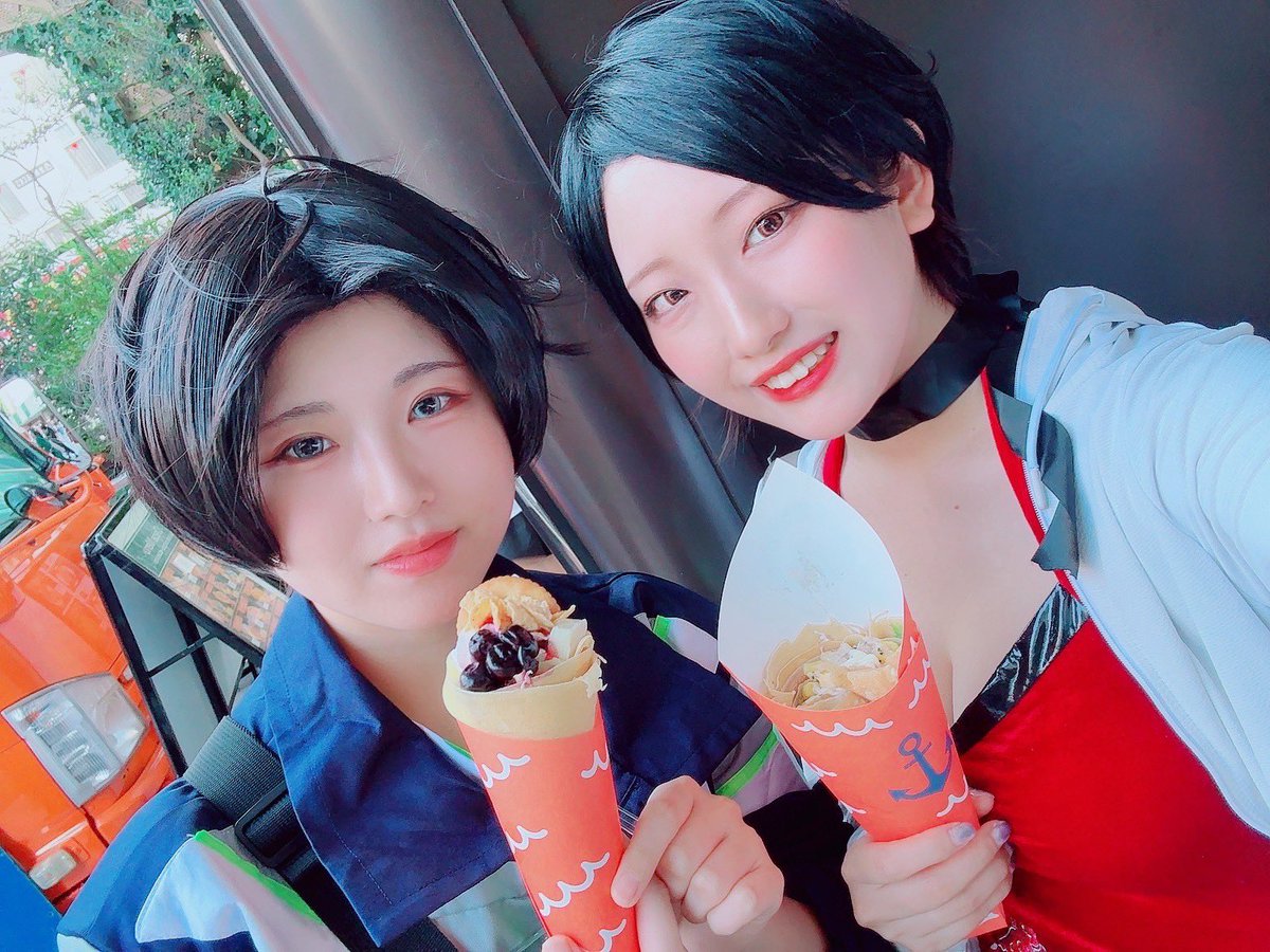 BpwR's tweet photo. アルファと何年ぶりかにコスしてきた〜！
他ジャンルすぎて面白いコンビ😂😂
あと強風で髪ボサった

 #アコスタ池袋 https://t.co/FYK4kQNHx4