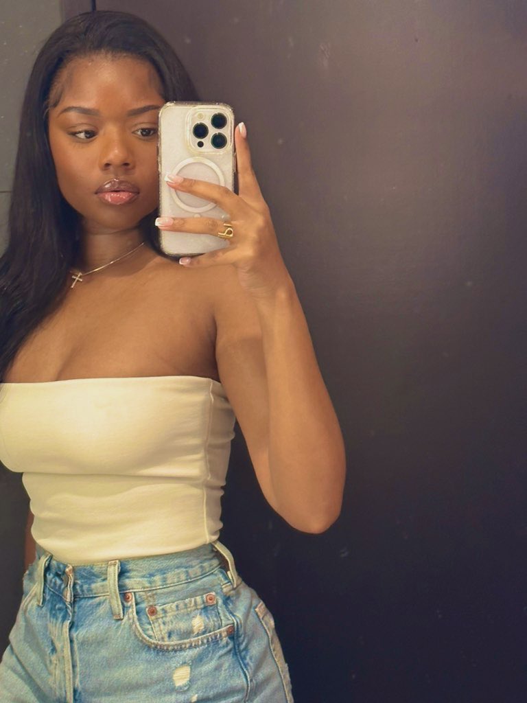 P. Lynn 👑 tweet media