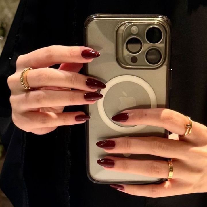 Diorgirlx's tweet photo. red nails https://t.co/4zsrWH6igI