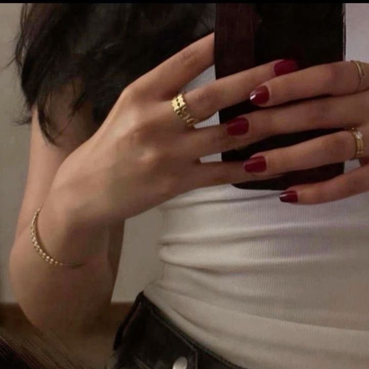 Diorgirlx's tweet photo. red nails https://t.co/4zsrWH6igI