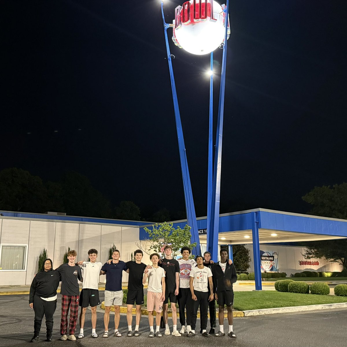 Good kids, good basketball players, TERRIBLE bowlers!

Thanks <a href="/kabcshootout/">KABC Bluegrass Shootout</a> for a great weekend of hoops.  Got a chance to play 4 really good teams.

#theEASTway