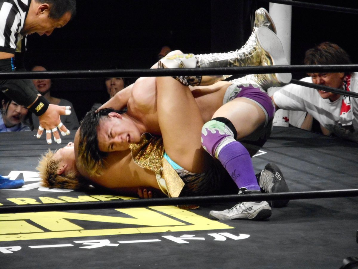 ガンプロ

メインのSOG選手権は今成選手が前口選手にパワーボムで防衛
セミは渡瀬選手が中村選手にセコンドのタオル投入で勝利
両試合ともかなりアツかったわ
見応えあった